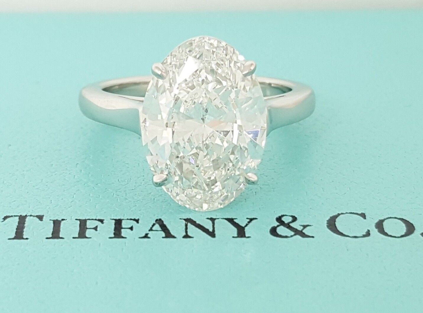 Тиффани 1. Кольцо Тиффани 5 бриллиантов. Tiffany co pt950 кольцо. Тиффани Солитер Тиффани кольцо. Кольцо Тиффани Диамант хуп.