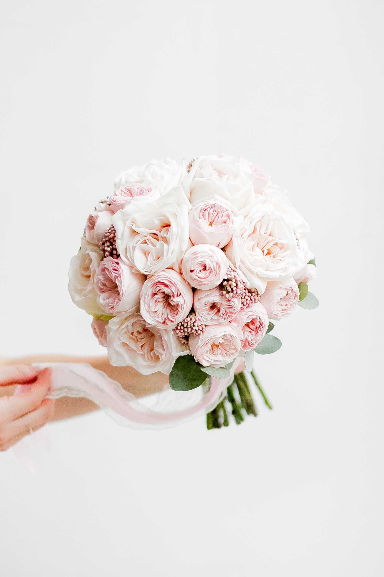 Свадебный букет из пионовидных роз