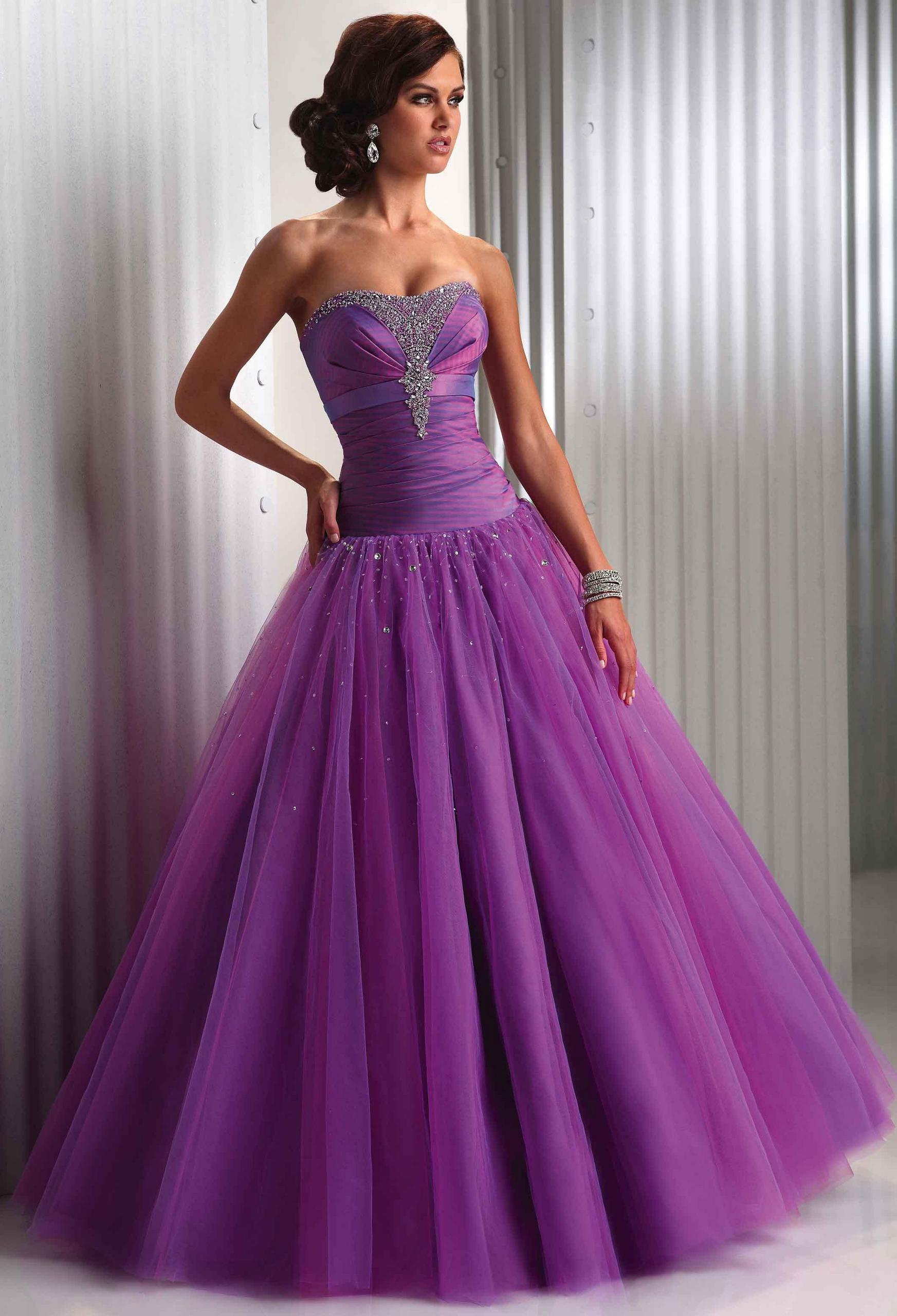 Фиолетовое вечернее платье с хвостом