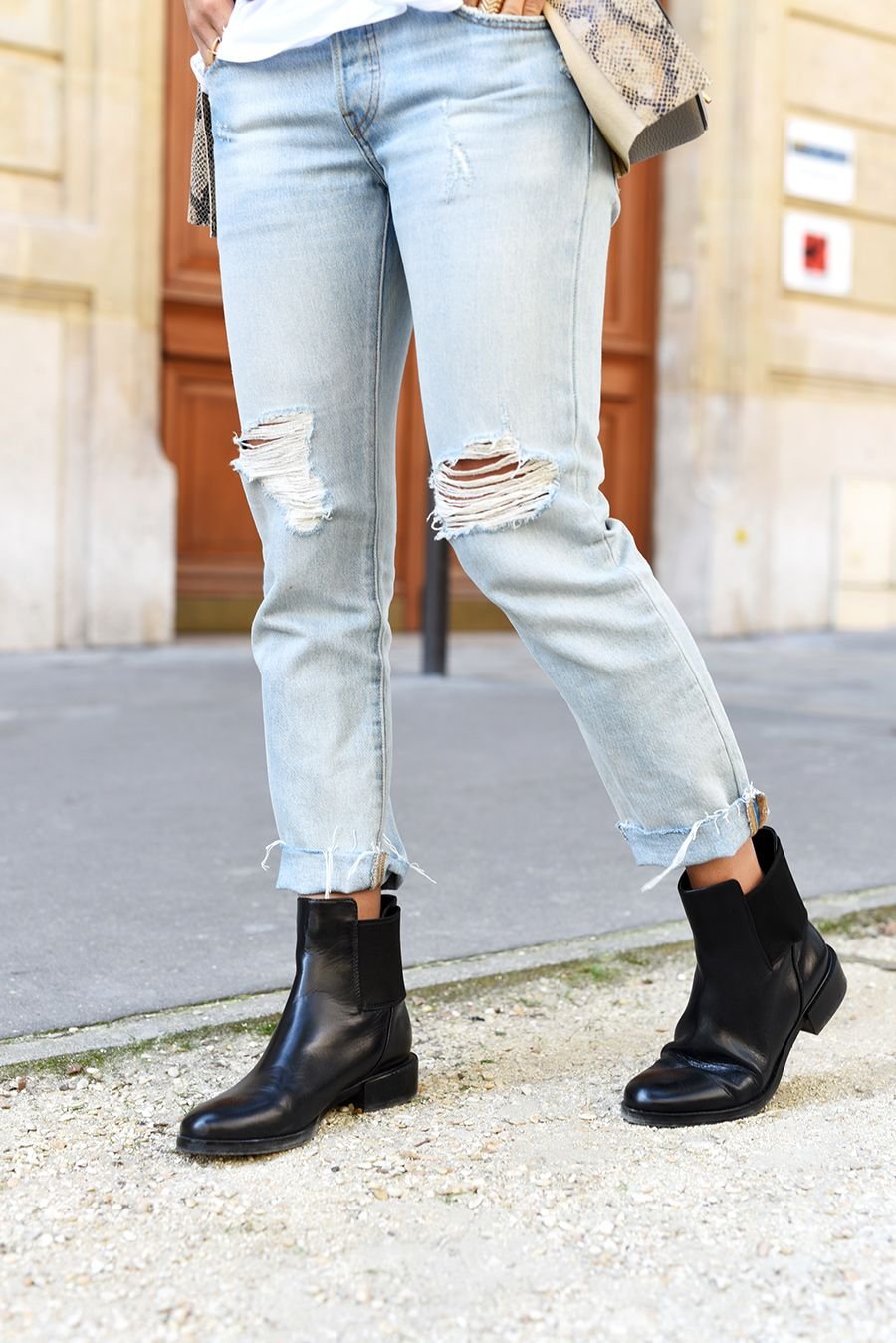 Укороченные джинсы с ботинками фото