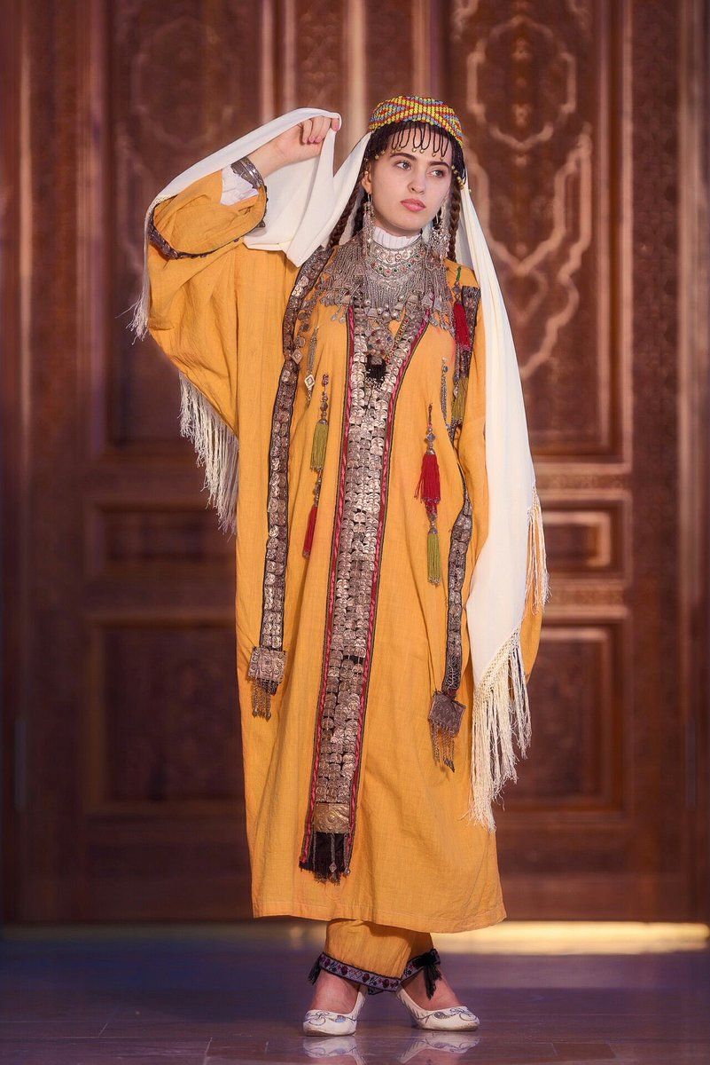 Национальная женская одежда Национая Таджикистан
