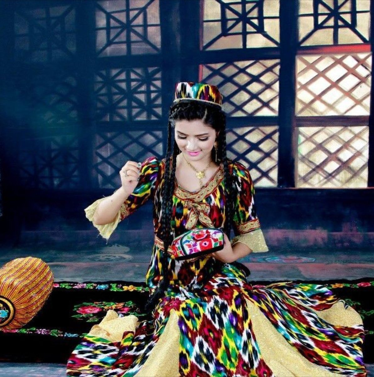 Уйгурка. Mahire Emet (танцовщица)