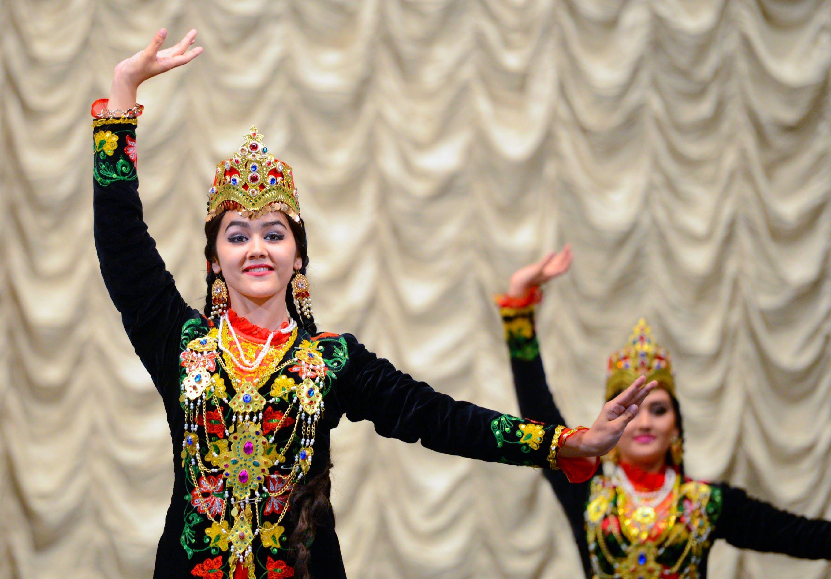 Uzbek musiqa. Узбек Миллий ансамбль. Миллий ракс. Ансамбль танца Бахор Узбекистан. Raqs Uzbek.