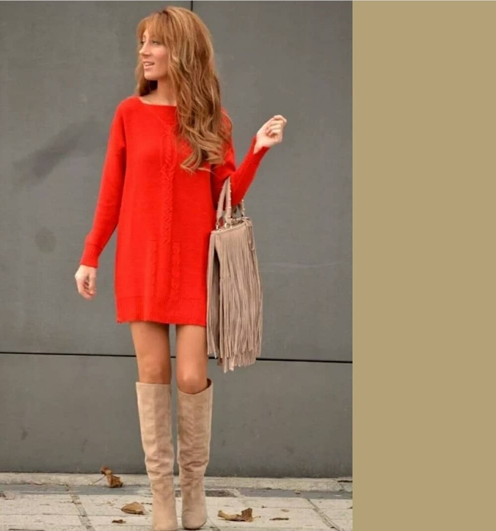Красное вязаное платье-свитер