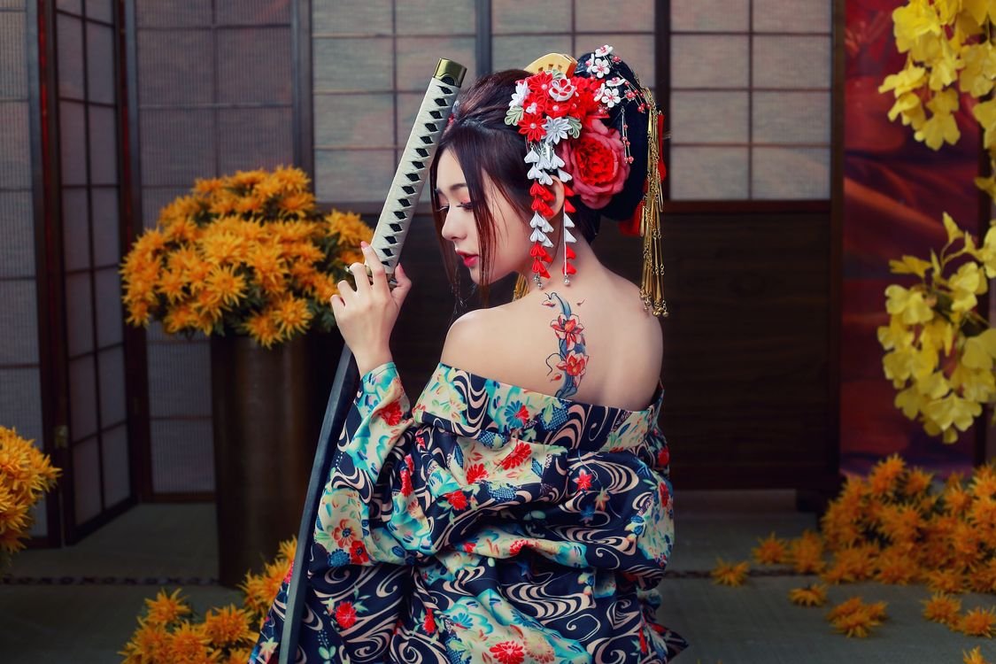 Видео красивой японской девушки. Катана кимоно Сакура. Япония кимоно гейши Самурай. Катана кимоно Самурай Сакура.