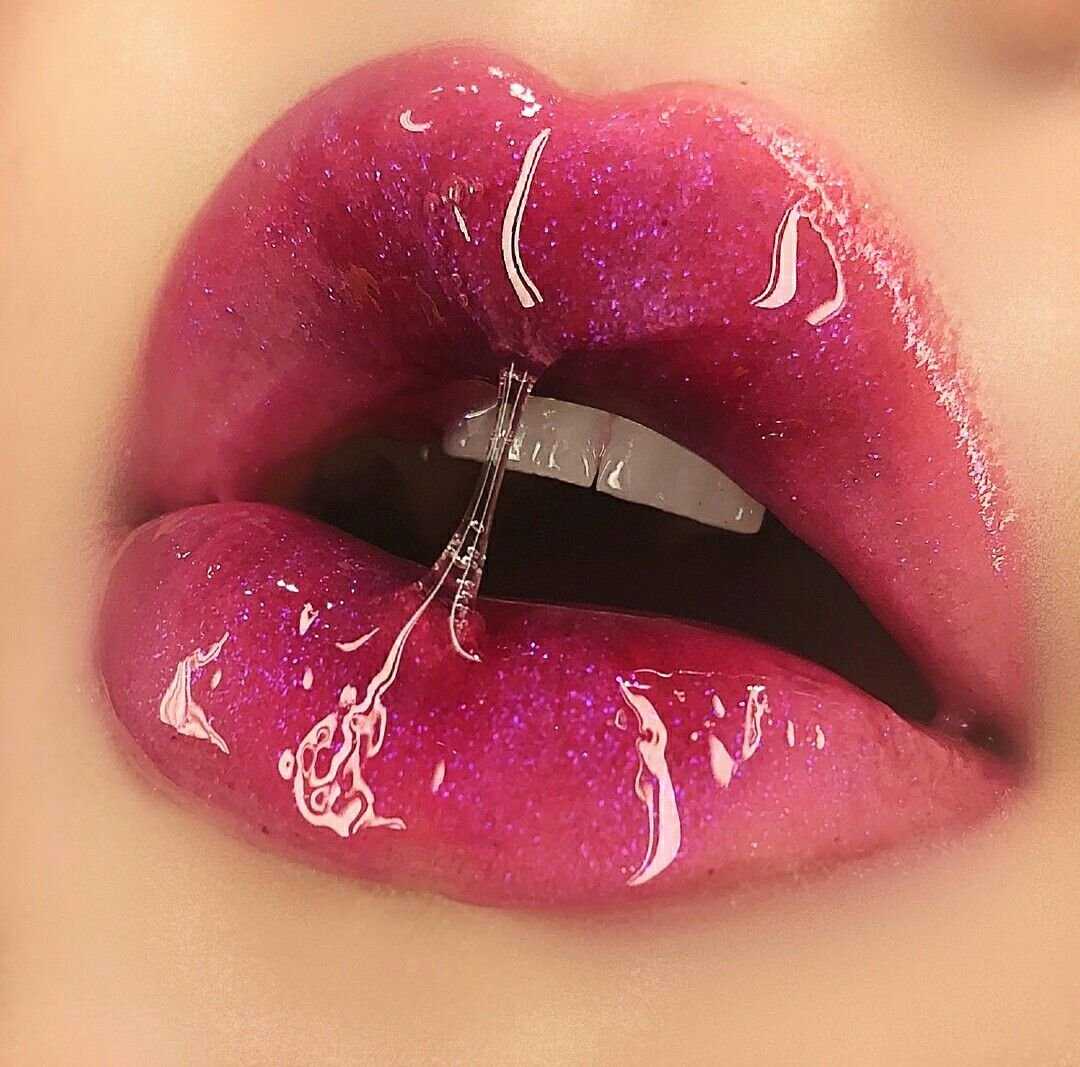 Розовая слюна. Блеск для губ. Классные губы. Красивые губы. Губы без помады красивые.