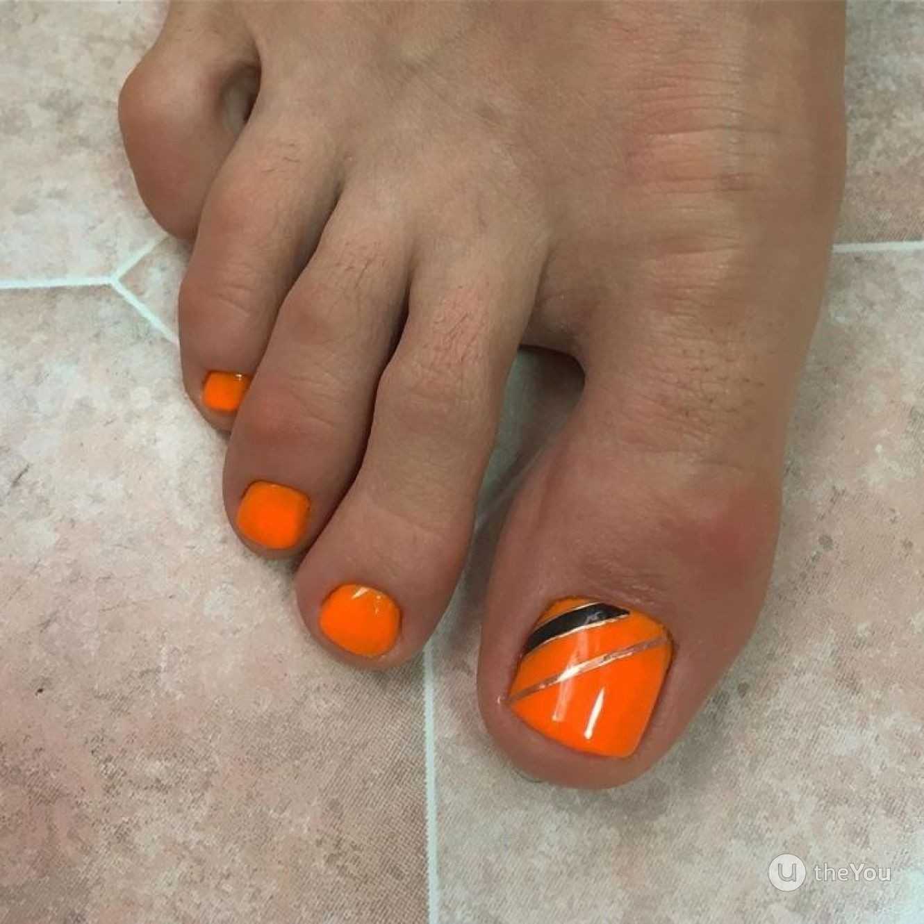 Оранжевый педикюр