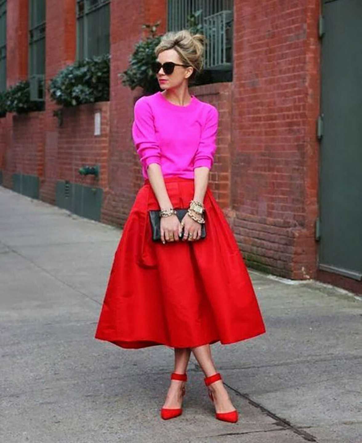 Сочетание красного и розового в одежде